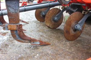 Up close photo of the toe and blades within a sward lifter