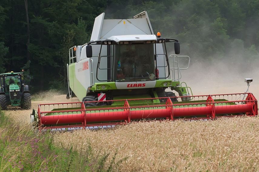 Combine harvester 855x570 Combine harvester 855x570