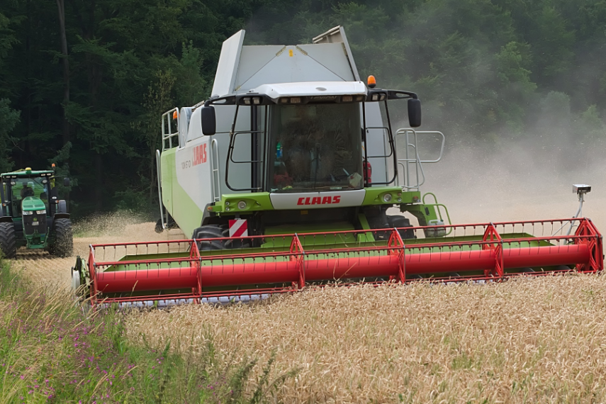 Combine harvester 855x570