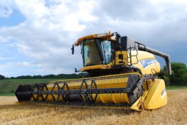 combine-harvester-702413_1920